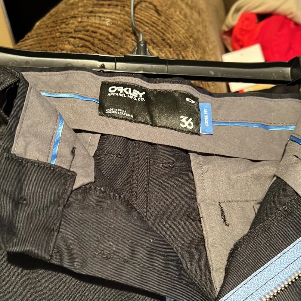 Oakley Men’s Shorts in Black. Sz 36